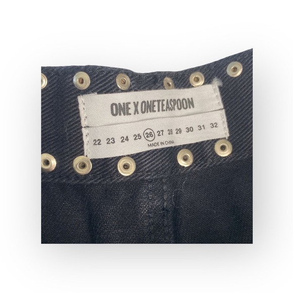 HTF: new One Teaspoon 𑁍 Floral Embroidery Bandit Cut Off Shorts 𑁍 Fox Black 26 - Picture 9 of 16